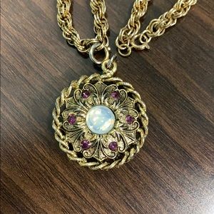Celebrity NY vintage necklace